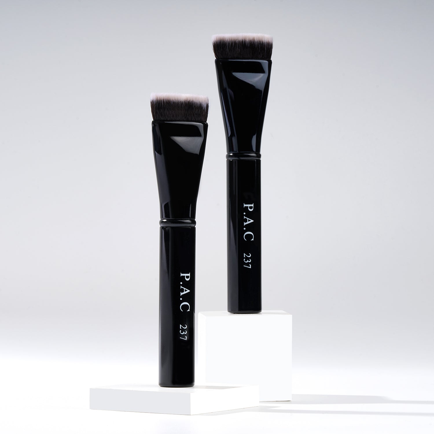 PAC Cosmetics Contouring Brush 237