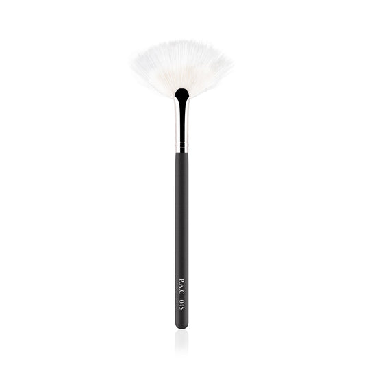 PAC Cosmetics Fan Brush 045