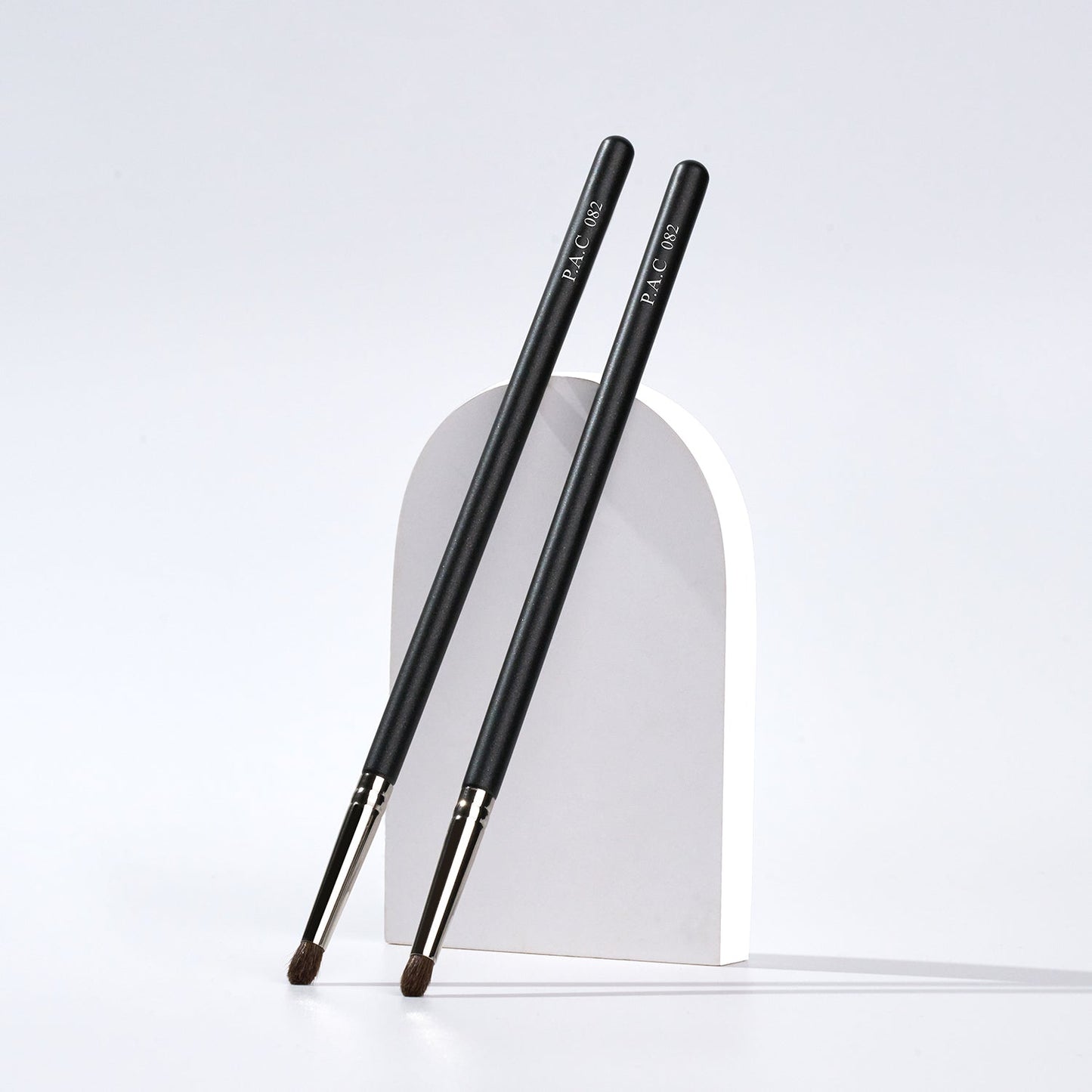 PAC Cosmetics Eyeshadow Blending Brush 082