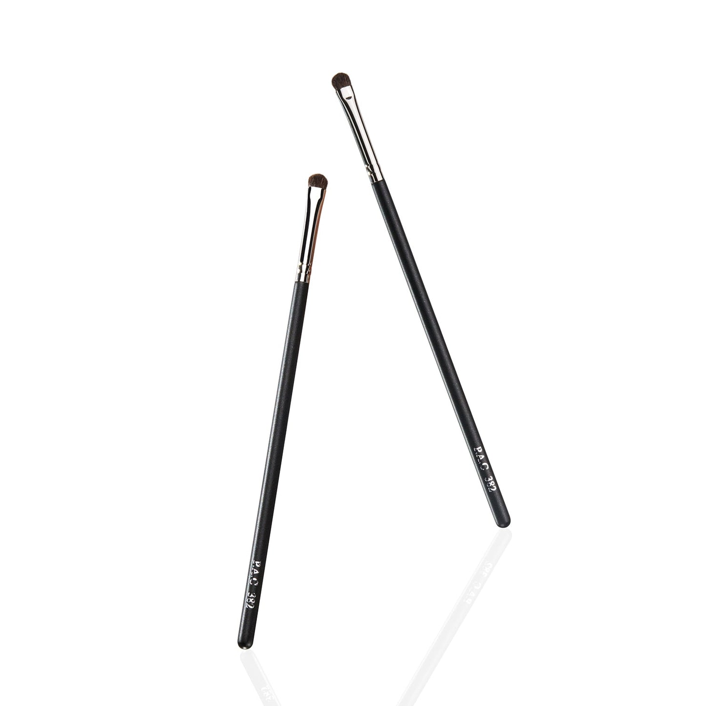 PAC Cosmetics Eyeshadow Application Brush 382