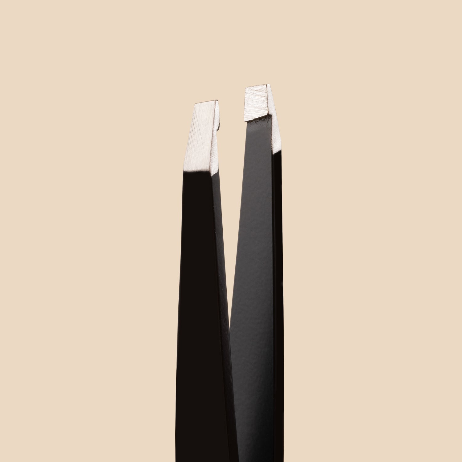 PAC Cosmetics Smart Tweezer
